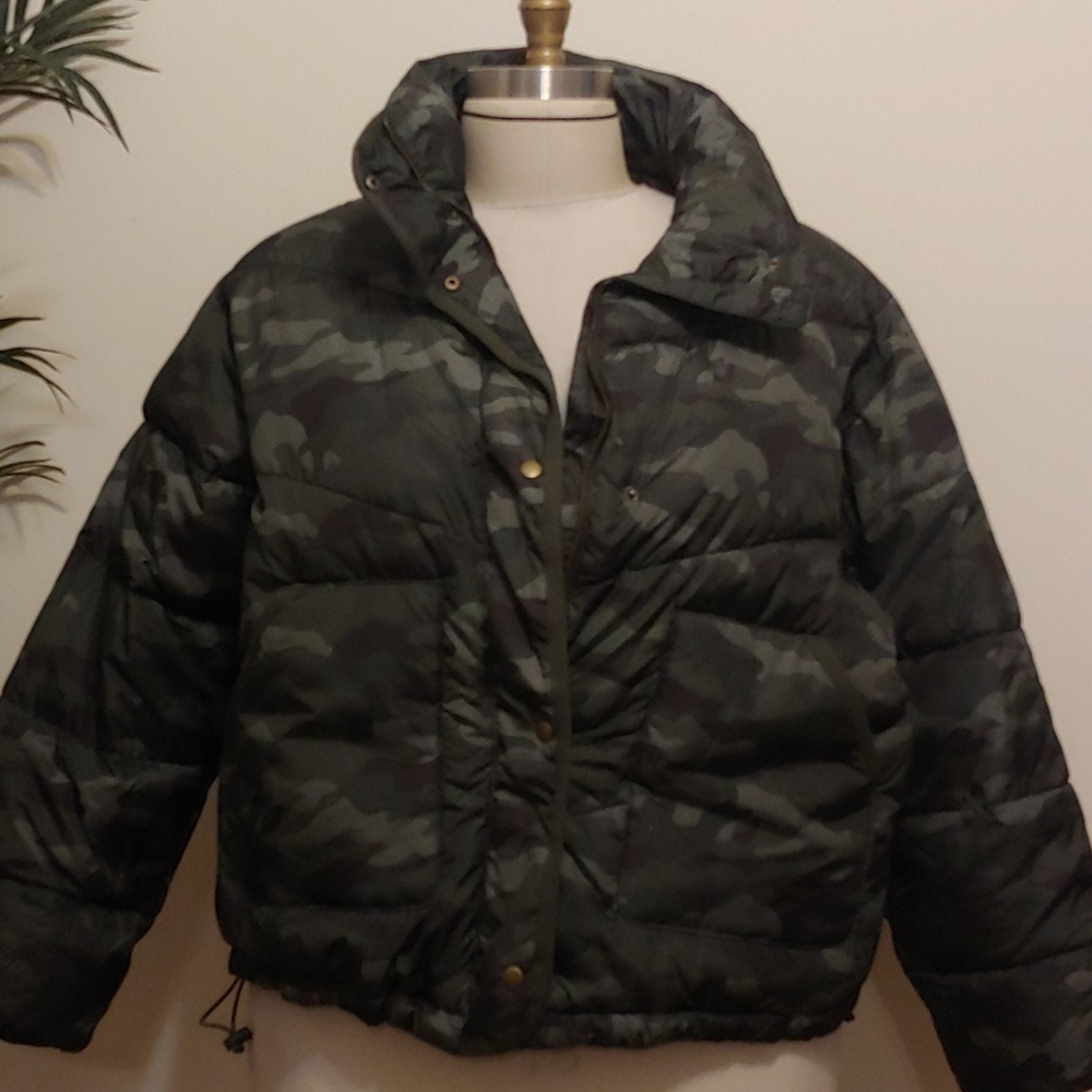 Old Navy puff jacket new in my closet with and wit